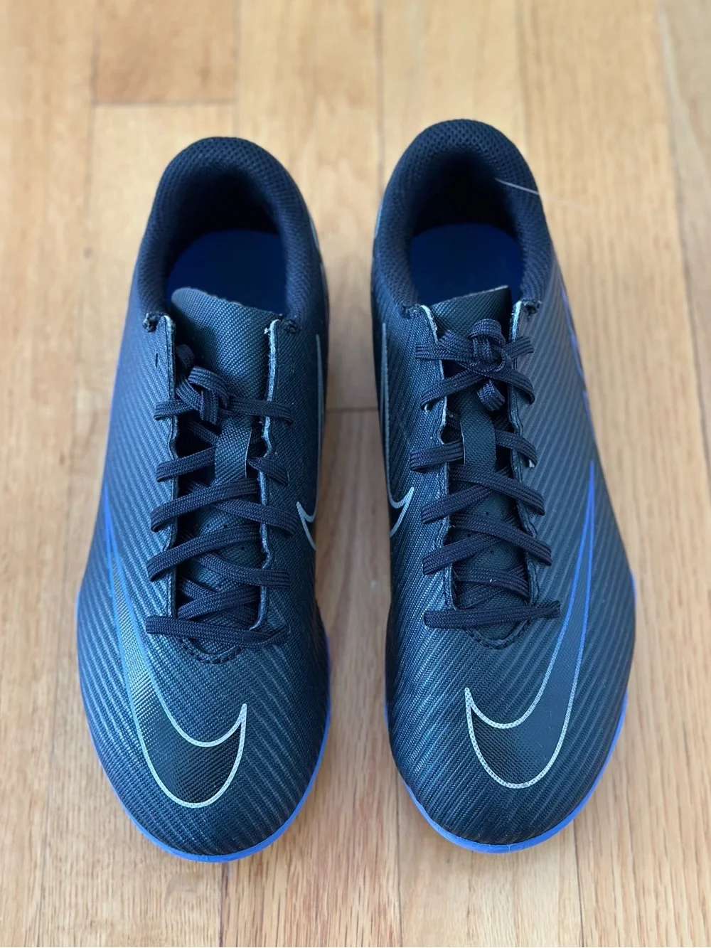 Nike Kids Soccer Cleats Black & Blue Size 3.5Y